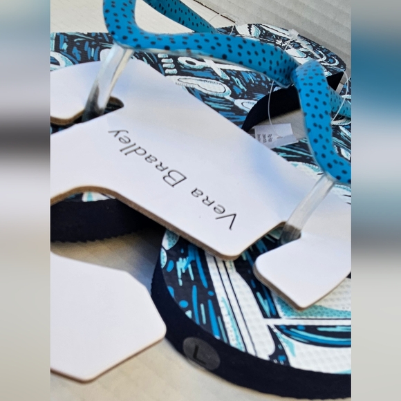 VERA BRADLEY FLIP FLOPS - Picture 4 of 8